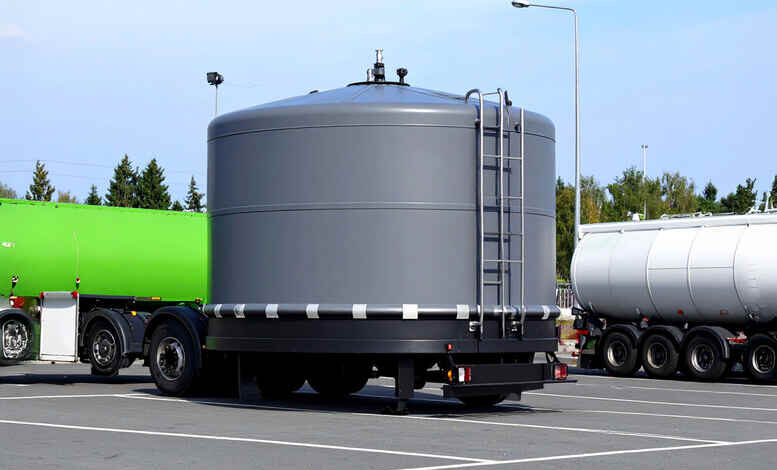 Doppelwandige Dieseltanks und AdBlue Tanks